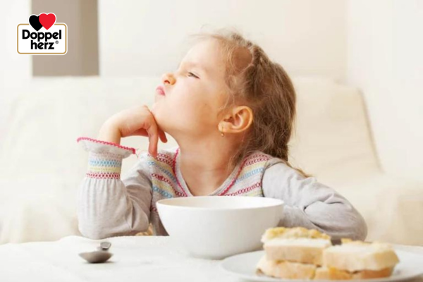 Trẻ biếng ăn phải làm sao? Mách mẹ 6 cách giúp trẻ hết biếng ăn