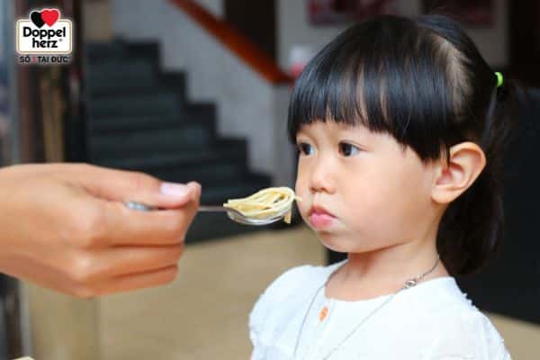 Thực phẩm bảo vệ sức khoẻ Kinder Optima là siro vitamin tổng hợp được nhiều bà mẹ lựa chọn để giúp con ăn ngon miệng hơn