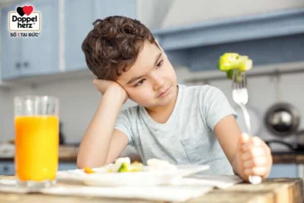 Trẻ biếng ăn khó ngủ do nhiều nguyên nhân khác nhau gây ra