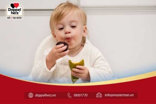 Bên cạnh các loại sữa dành cho trẻ 1 tuổi biếng ăn, bố mẹ cũng nên cho con ăn uống các loại thực phẩm để giúp kích thích sự thèm ăn của bé