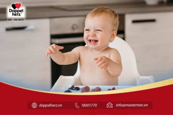 Sau khi điều trị khỏi bệnh cho trẻ, bố mẹ nên cho con ăn đa dạng thực phẩm và tạo không khí thoải mái, vui vẻ trong các bữa ăn