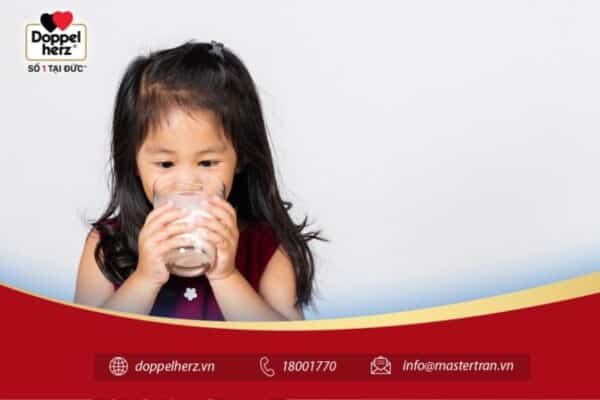 Bố mẹ nên ghi nhớ tiêu chí chọn sữa cho trẻ biếng ăn 3 tuổi