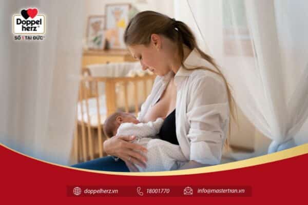 Biện pháp tự nhiên và hiệu quả nhất để trẻ nhỏ phát triển hệ miễn dịch khỏe mạnh đó chính là cho trẻ bú sữa mẹ hoàn toàn trong ít nhất 6 tháng đầu tiên sau sinh.