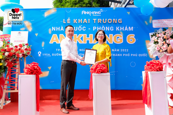 Ông Trần Minh Thao (TGĐ công ty) đã có mặt tại sự kiện để chúc mừng nhà thuốc An Khang khai trương hồng phát