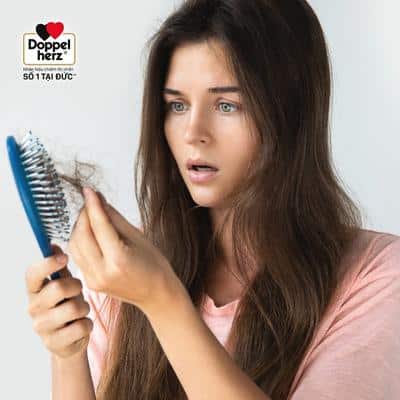 Có phương pháp nào hiệu quả để điều trị tình trạng rụng tóc nhiều ở phụ nữ?