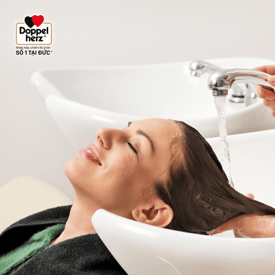 Nên ủ tóc trước hay sau khi gội đầu?