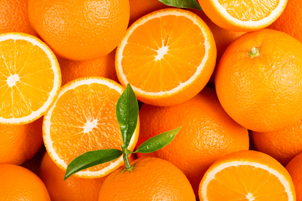 Cam là một loại trái cây có chứa nhiều vitamin A và vitamin C tốt cho mắt