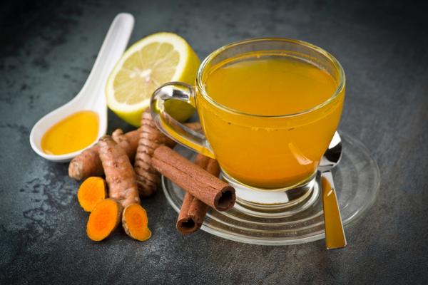 cách trị nám bằng nghệ tươi ngâm mật ong