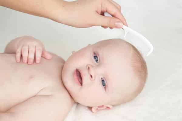 cắt tóc cho trẻ sơ sinh ngày nào tốt