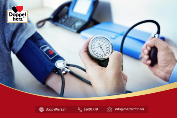 Khi đo huyết áp cần ngồi thư giãn từ 10 đến 15 phút trước khi đo huyết áp