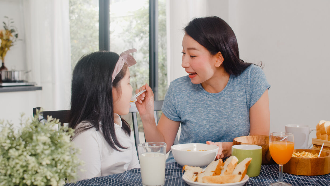Cho trẻ ăn thức ăn phong phú để kích thích ngon miệng