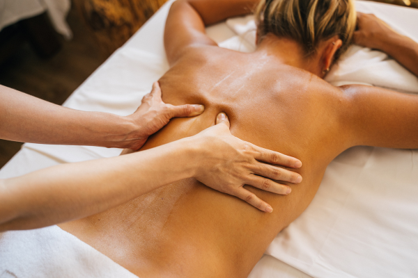 Bệnh nhân bị trật khớp lưng phải làm sao