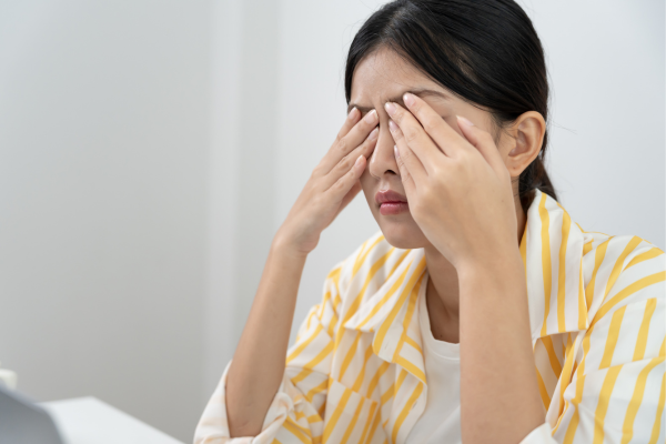 Mắt bị khô là bị bệnh gì
