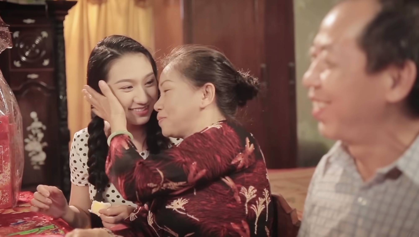 Với bố mẹ, ông bà, việc bổ sung dưỡng chất đều đặn mỗi ngày giúp duy trì thể trạng ổn định