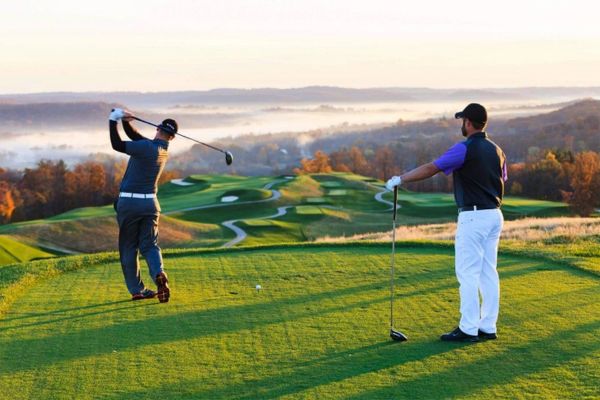 ai nên bổ sung dưỡng chất khi đánh golf