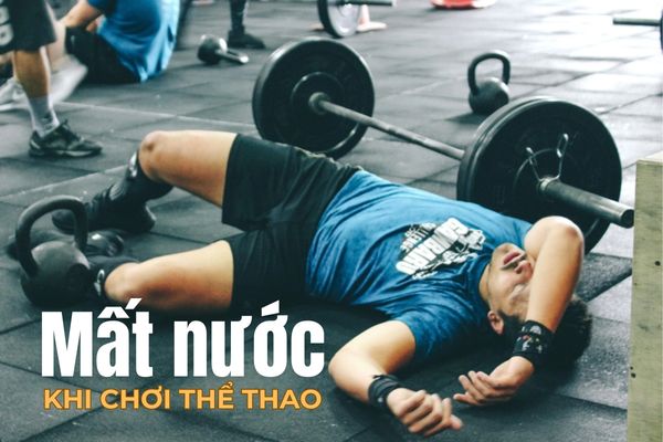 chơi thể thao nên uống nước gì khi mất nước