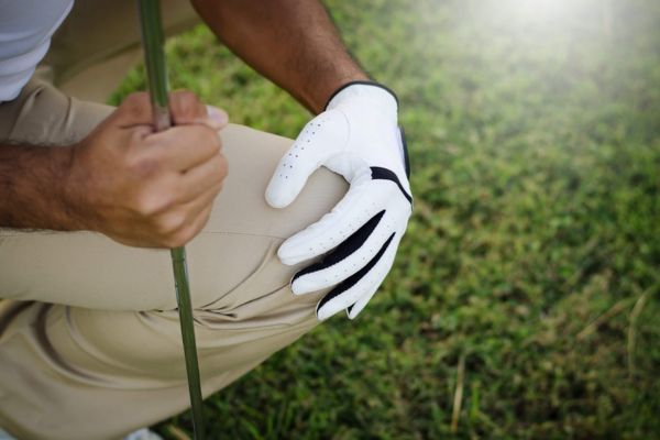 đau khớp gối do sai kỹ thuật khi chơi golf