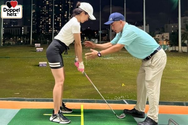 đau lưng nhẹ do đứng sai tư thế