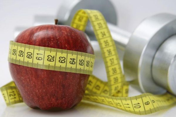 kiểm soát cân nặng hợp lý giúp giảm thoái hóa khớp