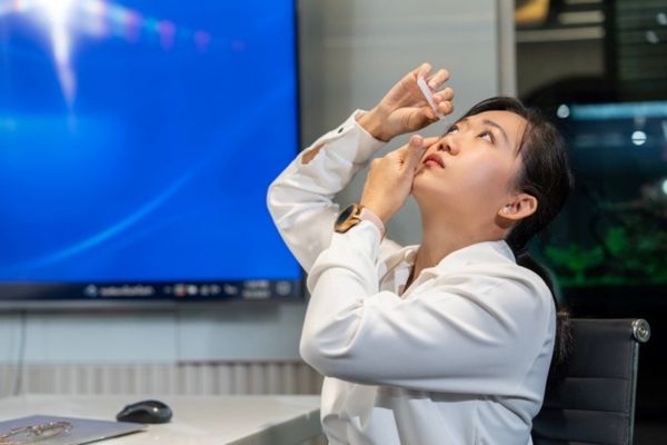nhỏ mắt sinh lý giúp cải thiện thị lực
