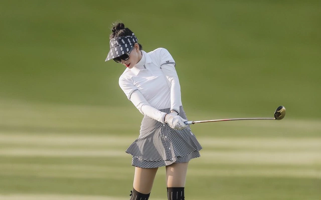 phụ nữ chơi golf thường xuyên bị cứng khớp