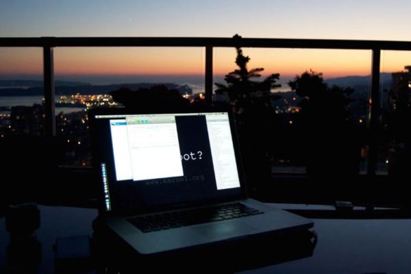 sử dụng máy tính ban đêm thường xuyên