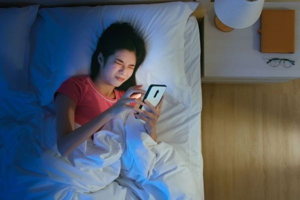 suy giảm thị lực do ánh sáng kém